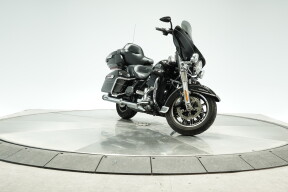 2016 HARLEY-DAVIDSON FLHTCU ELECTRA GLIDE ULTRA CLASSIC in Vivid Black with 16947 miles thumb 2