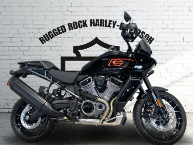2026 Harley-Davidson® Pan America® 1250 Special Vivid Black Black Laced Wheels