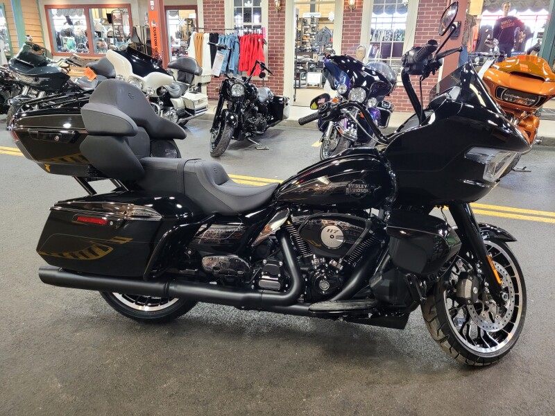 2026 Harley-Davidson® Road Glide Limited Vivid Black Black Trim