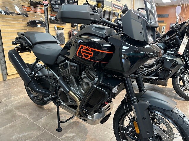2026 Harley-Davidson® Pan America® 1250 Special Vivid Black Black Laced Wheels