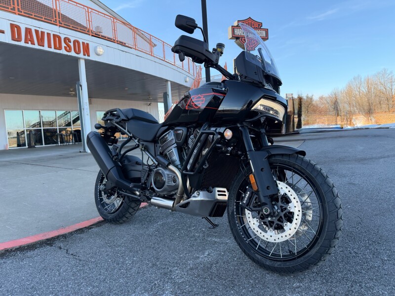 2026 Harley-Davidson® Pan America® 1250 Special Vivid Black Black Laced Wheels