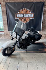 2025 Harley-Davidson<sup>®</sup> Heritage Classic FLHC WHITE ONYX PEARL thumb 1