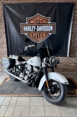 2025 Harley-Davidson<sup>®</sup> Heritage Classic FLHC WHITE ONYX PEARL thumb 3