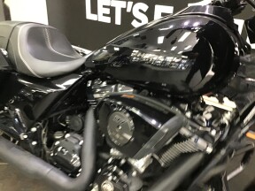 2024 Harley-Davidson® Street Glide® Vivid Black - Black Finish thumb 2