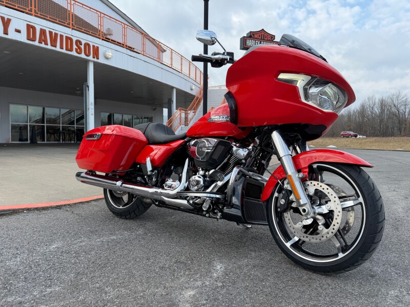 2026 Harley-Davidson® Road Glide® Blood Orange Chrome Trim