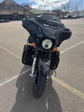 2016 Harley-Davidson® CVO™ Street Glide® thumb 2