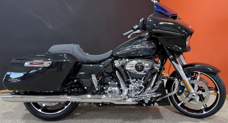2026 Harley-Davidson® Street Glide® Midnight Ember Chrome Trim