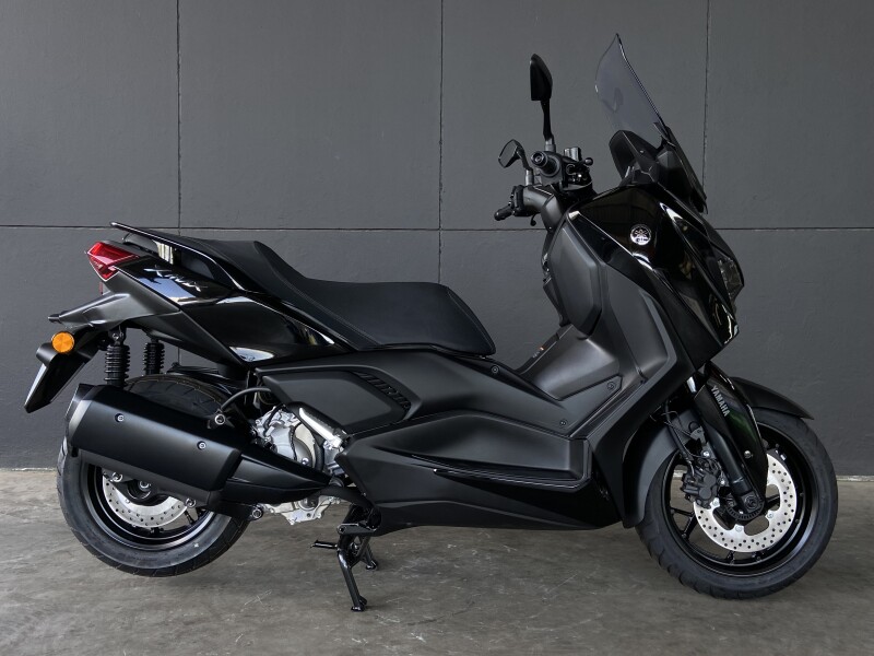 2025 YAMAHA X-MAX 300 BLACK