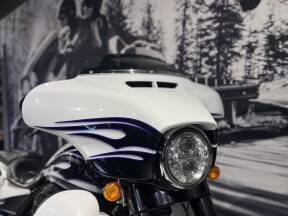 2016 Harley-Davidson® CVO™ Street Glide® White Amethyst/Black Licorice Flames thumb 2