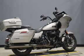 2023 Harley-Davidson® CVO™ Road Glide® FLTRXSE thumb 2