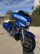 2026 Harley-Davidson® Street Glide® Aurora Blue Denim Chrome Trim thumb 2