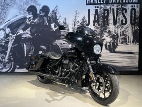 2020 Harley-Davidson® Street Glide® Special Vivid Black thumb 3