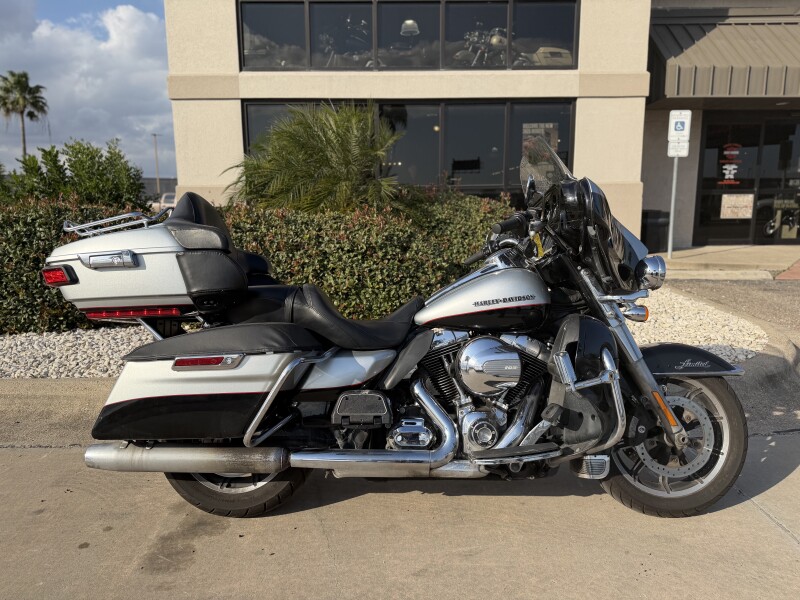 2015 Harley-Davidson® Ultra Limited BRIL SLVR/V BLK W/ PINSTRIP