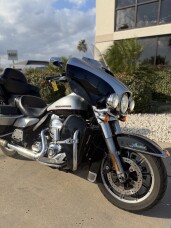 2015 Harley-Davidson® Ultra Limited BRIL SLVR/V BLK W/ PINSTRIP thumb 0
