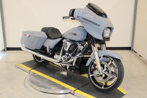 2026 Harley-Davidson Street Glide Grand American Touring FLHX thumb 2