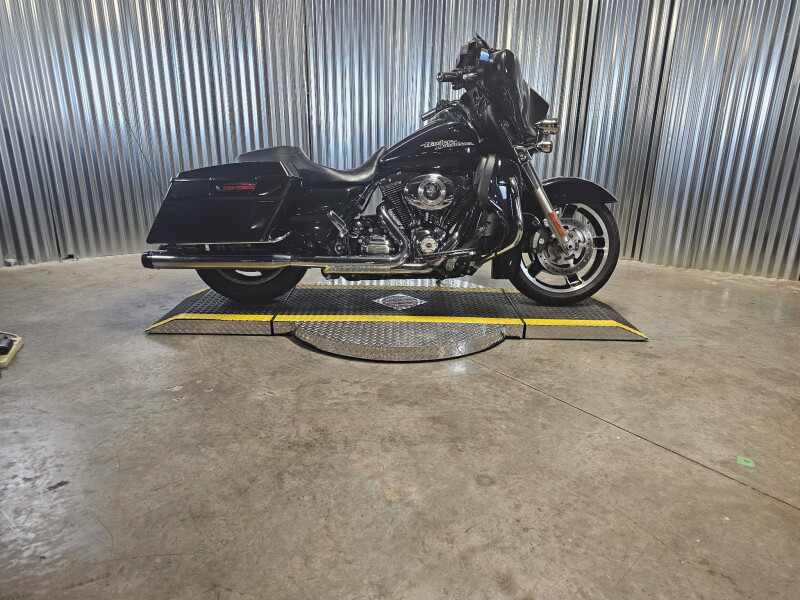 2013 Harley-Davidson® Street Glide® BLACK PEARL
