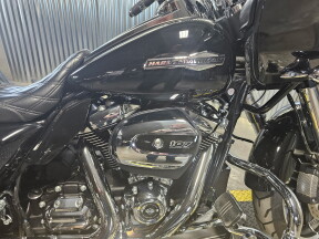 2023 Harley-Davidson® Road Glide® Vivid Black thumb 3
