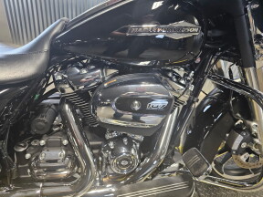 2023 Harley-Davidson® Street Glide® Vivid Black thumb 3