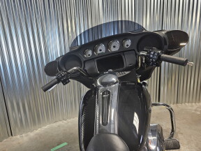 2023 Harley-Davidson® Street Glide® Vivid Black thumb 2