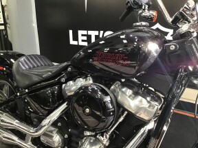 2023 Harley-Davidson® Softail® Standard Vivid Black thumb 3