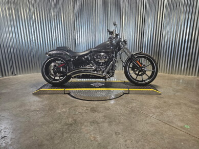 2014 Harley-Davidson® Breakout® HCCHROMEFLAKE