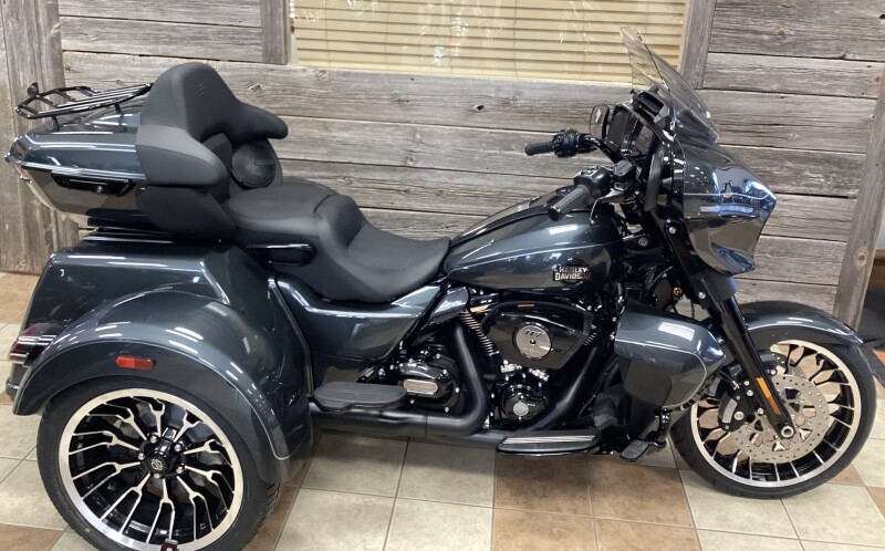 2026 Harley-Davidson® Street Glide 3 Limited Iron Horse Metallic Black Trim