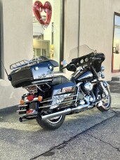 2012 Harley-Davidson® Electra Glide® Classic FLHTC thumb 1