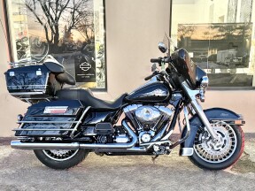 2012 Harley-Davidson® Electra Glide® Classic FLHTC thumb 3