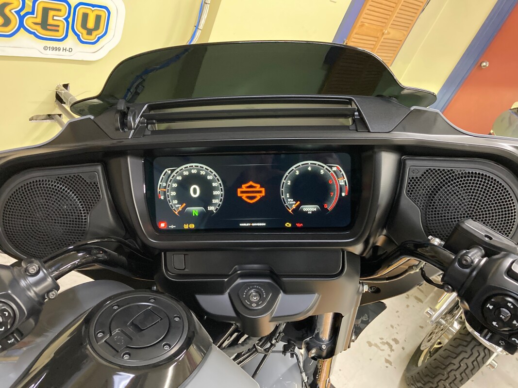 2026 Harley-Davidson® Street Glide® Dark Billiard Gray Black Trim FLHX, photo 6