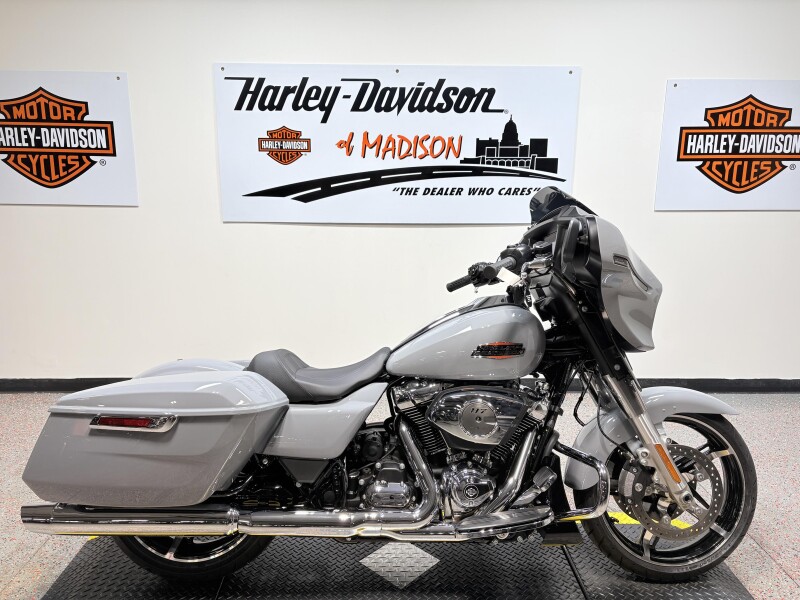 2026 FLHX Harley-Davidson® Street Glide® Solo Dark Billiard Gray Chrome Trim
