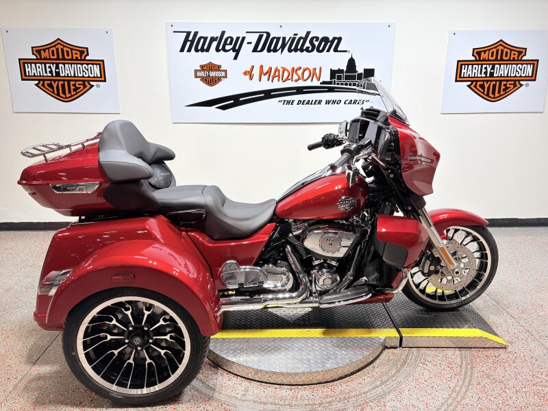 2026 FLHLT Harley-Davidson® Street Glide 3 Limited Brilliant Red Chrome Trim