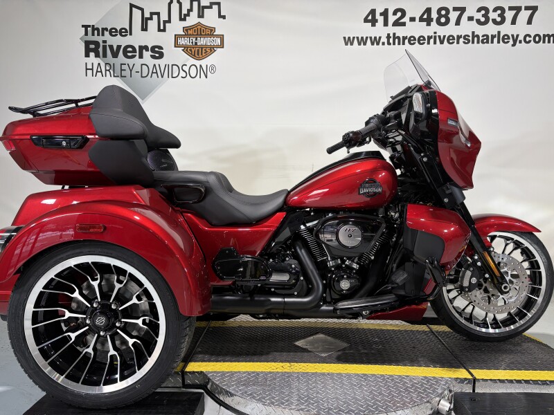2026 Harley-Davidson® Street Glide 3 Limited Brilliant Red Black Trim