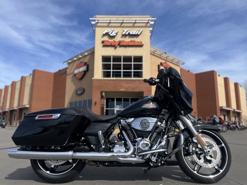 2026 Harley-Davidson® FLHX Street Glide, Vivid Black
