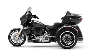 2026 Harley-Davidson® Street Glide™ 3 Limited Midnight Ember Chrome Trim thumb 2