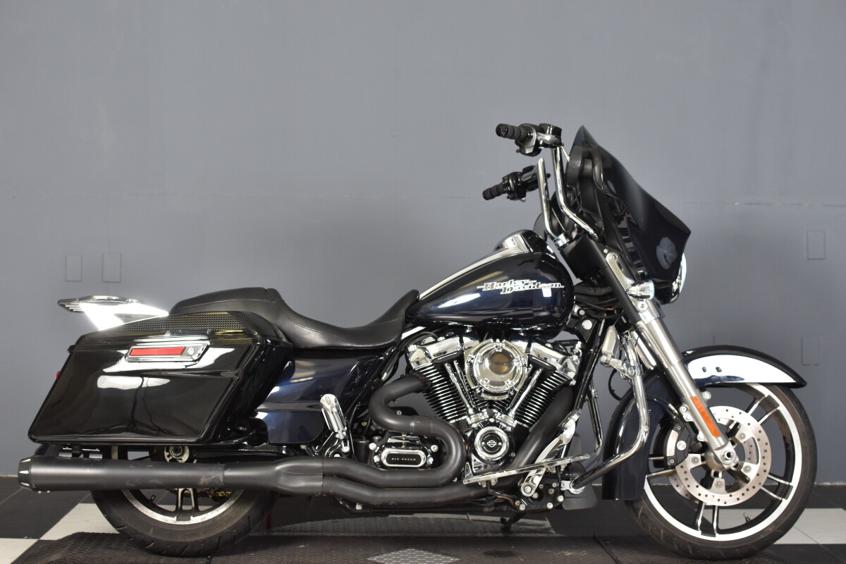 2019 Harley-Davidson® Street Glide® FLHX | Riverside Harley-Davidson®