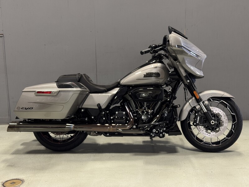 FLHXSE 2023 CVO™ Street Glide®