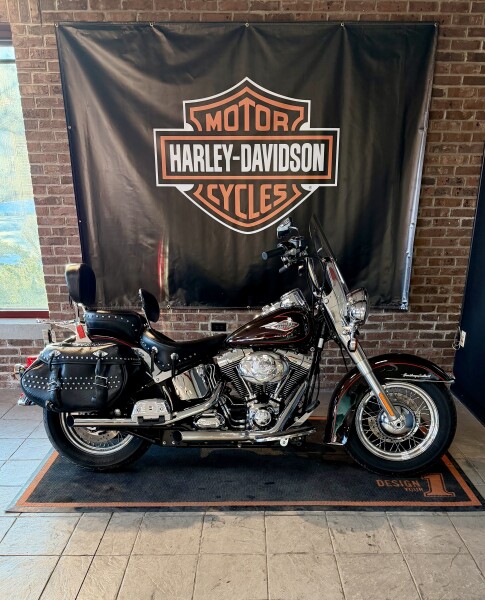 2011 Harley-Davidson® Heritage Softail® Classic FLSTC Two-Tone Merlot Sunglo/Vivid Black