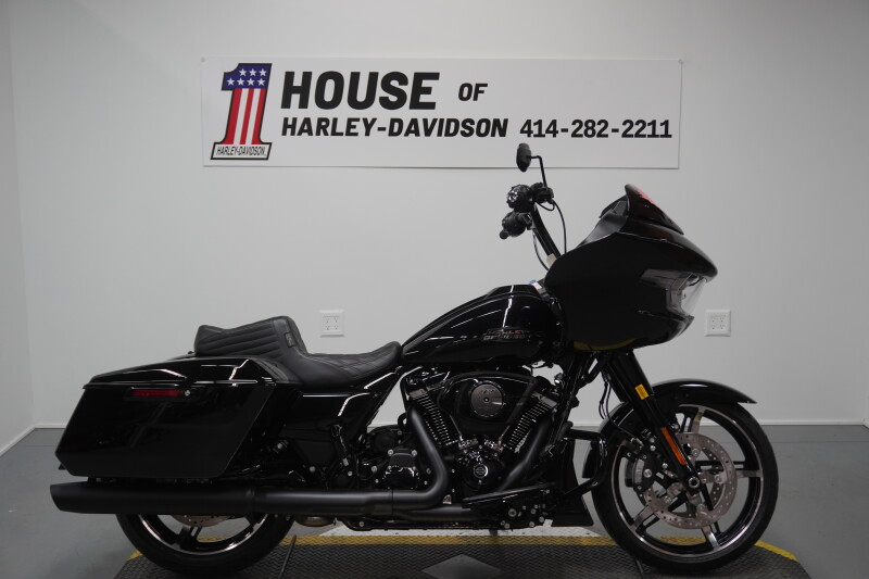 2026 Harley-Davidson® Road Glide® Vivid Black Black Trim