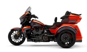 2026 Harley-Davidson® CVO Street Glide 3 Limited Citrus Heat CVO Tri-Tone thumb 2