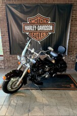 2011 Harley-Davidson® Heritage Softail® Classic FLSTC Two-Tone Merlot Sunglo/Vivid Black thumb 1