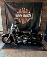 2011 Harley-Davidson® Heritage Softail® Classic FLSTC Two-Tone Merlot Sunglo/Vivid Black thumb 0
