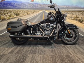 2026 Harley-Davidson® Heritage Classic® Vivid Black Black Laced Wheels thumb 2