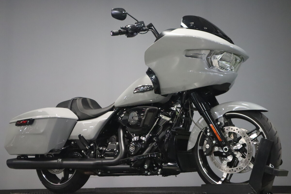 2025 Harley-Davidson® Road Glide™ FLTRX, photo 2