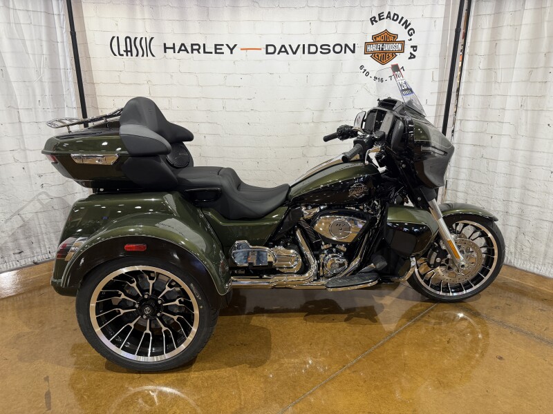 2026 Harley-Davidson® Street Glide 3 Limited Olive Steel Metallic / Vivid Black Black Trim