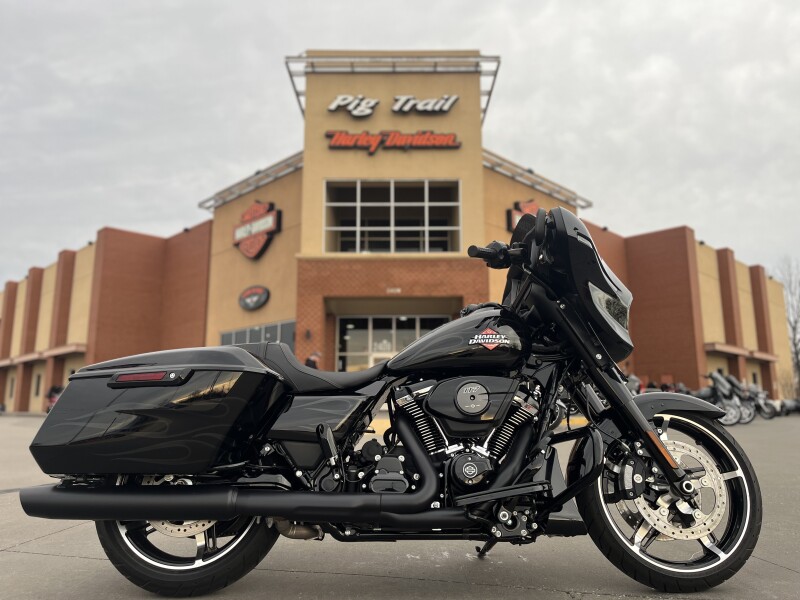 H-D® Road Glide® vs Indian Challenger | Pig Trail Harley-Davidson®