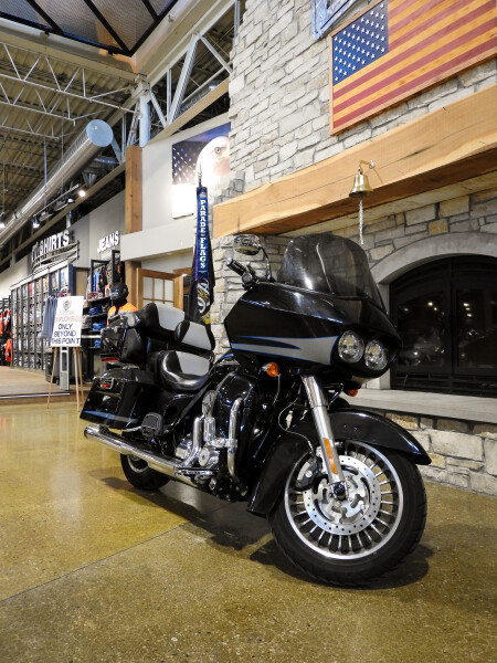 Harley-Davidson® Road Glide® Ultra 2013 FLTRU MIDNIGHT PEARL