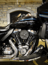 Harley-Davidson® Road Glide® Ultra 2013 FLTRU MIDNIGHT PEARL thumb 3