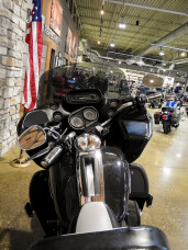 Harley-Davidson® Road Glide® Ultra 2013 FLTRU MIDNIGHT PEARL thumb 1