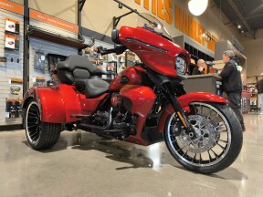 2026 Harley-Davidson® Street Glide 3 Limited Brilliant Red Chrome Trim thumb 3