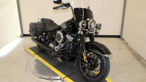 2026 Harley-Davidson Heritage Classic Cruiser FLHC thumb 2